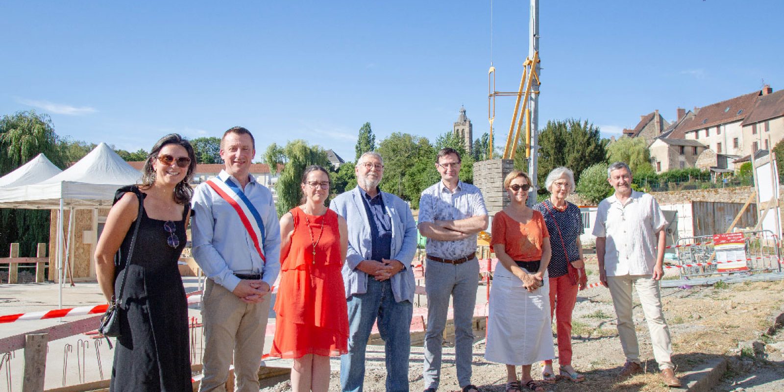 Inauguration du chantier de la MSP de Felletin juillet 2026 ; de gauche à droite ; Mme Charlotte DUMAS, architecte et ingénieure, M. Olivier Cagnon, maire de Felletin, Mme Anaïs GRASSIN, Sous-Préfète d'Aubusson, M. Philippe NAUCHE, Vice-président de la Région Nouvelle-Aquitaine, Mme Valérie SIMONET, Présidente du Département de la Creuse, M. Jean-Luc LÉGER, Président du Pays Sud Creusois , Mme Renée Nicoux, Maire de Felletin au lancement de ce projet en 2021 et M. Philippe BRUGÈRE, Président du Parc Naturel Régional de Millevaches en Limousin